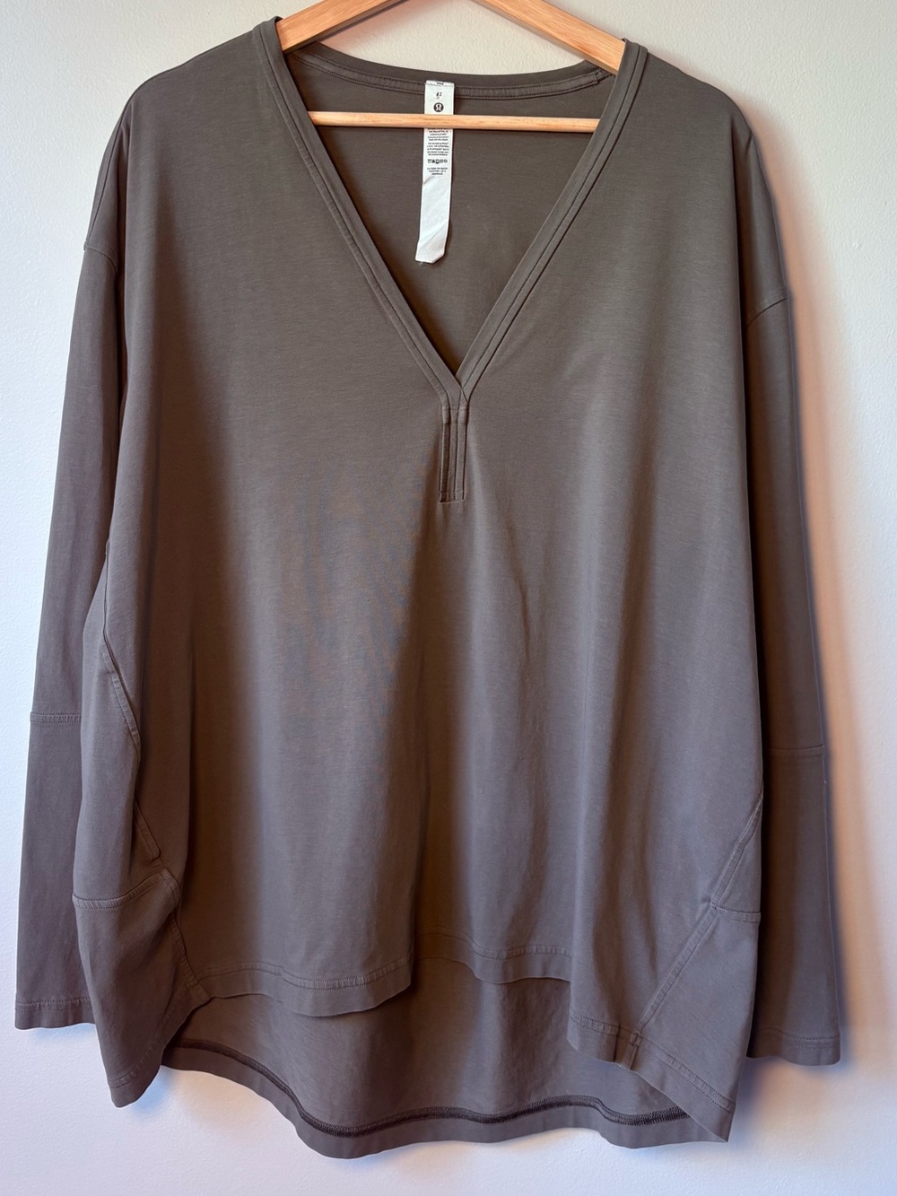 Lululemon Back In Action V-Neck Long-Sleeve Shirt Grey Sage Size 12